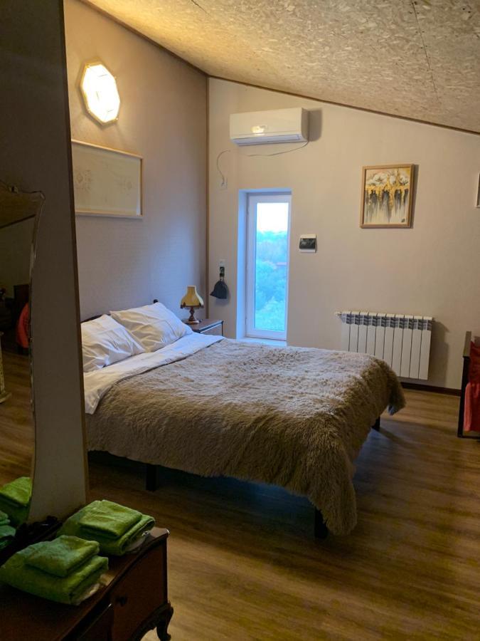 Guests House Qotukner Pensionat Karbi Eksteriør billede